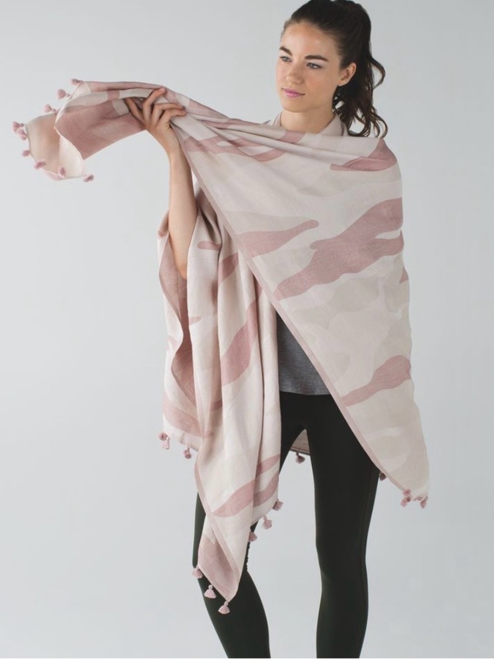Lululemon Sun to Moon Poncho Shawl Scarf Cotton Silk Tassel Hem Chalky Rose OS